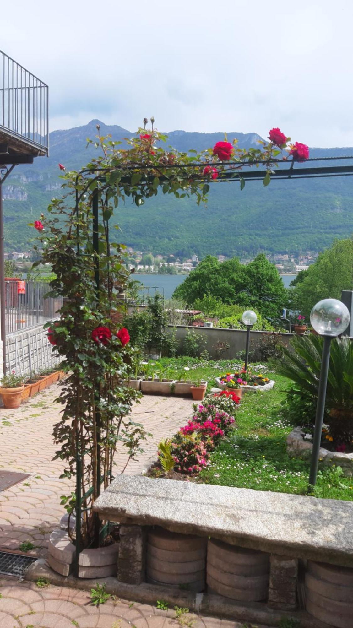 Le Rose Sul Lago Пескате Экстерьер фото