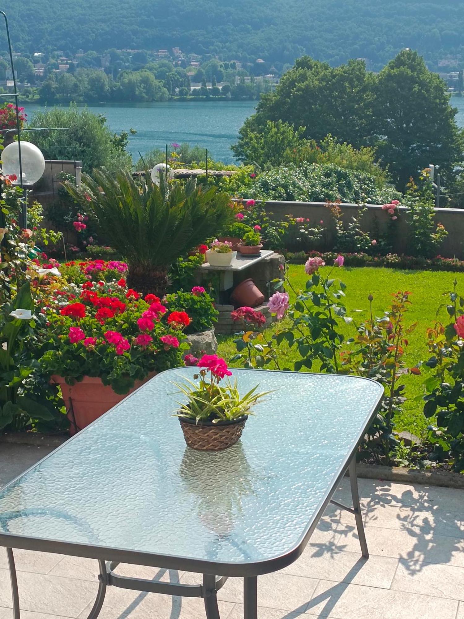 Le Rose Sul Lago Пескате Экстерьер фото